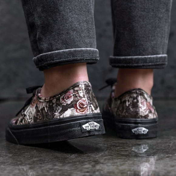 🆕 VANS Velvet Printed Sneakers - Picture 5 of 6